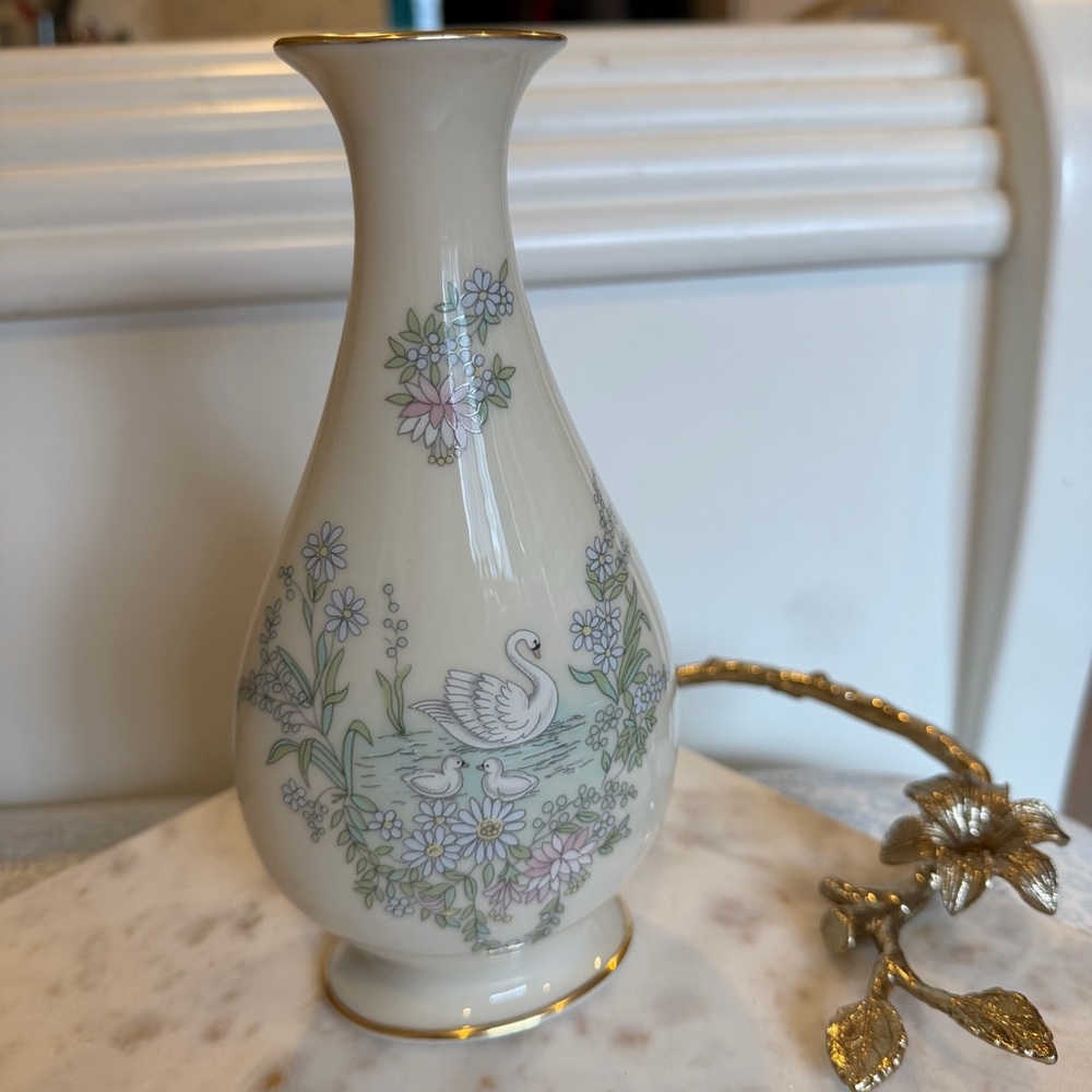 Lenox Limited Edition Mother’s Day Cream Vase with Swans
